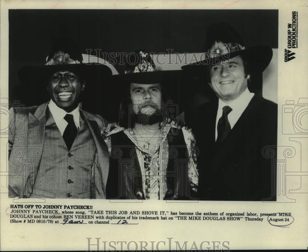 1978 Press Photo Johnny Paycheck with Ben Vereen and Host Mike Douglas on TV - Historic Images