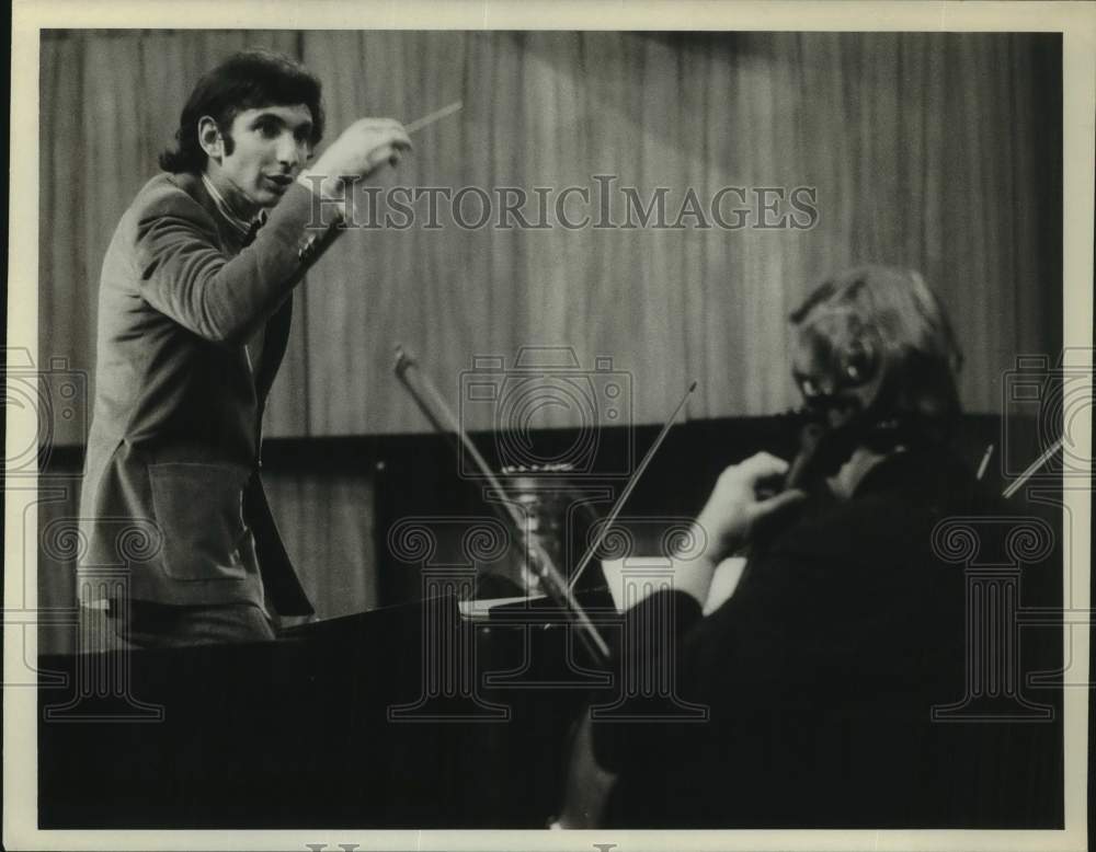 Press Photo Music Conductor directs Musicians - Historic Images