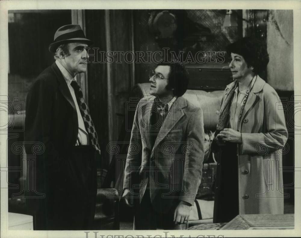Press Photo Actor Abe Vigoda with co-stars - Historic Images