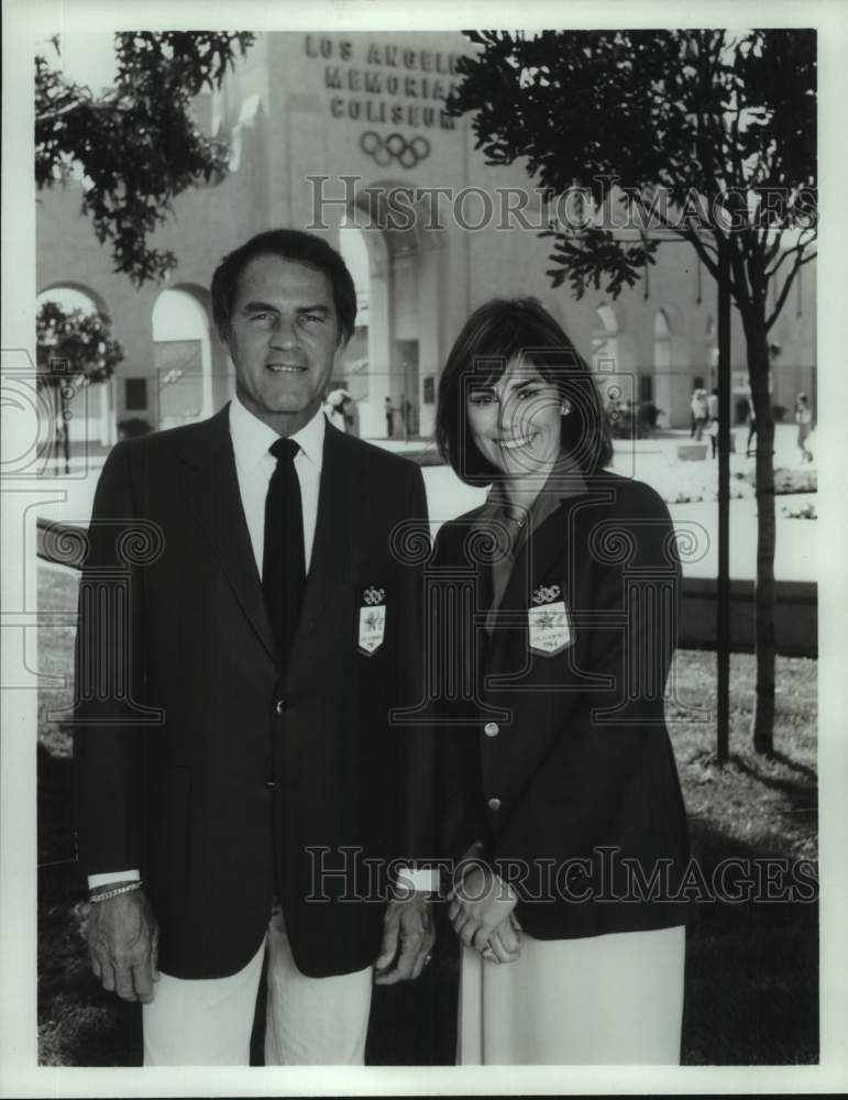 Press Photo Sports commentator Frank Gifford and co-host - Historic Images