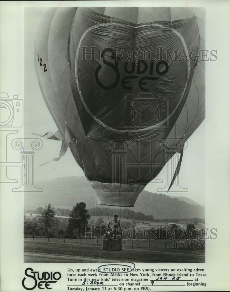Press Photo Studio See taking young viewers up in hot air balloon - sap40200 - Historic Images