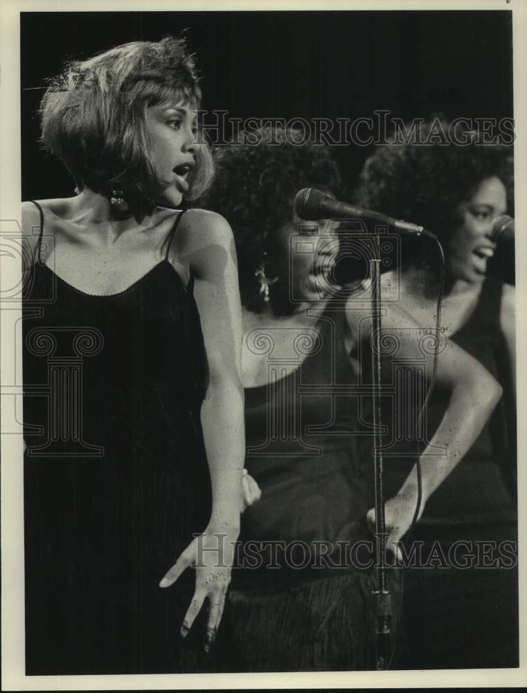 1990 Press Photo Actress Vanessa Williams with co-stars in &quot;Perry Mason&quot; Show - Historic Images