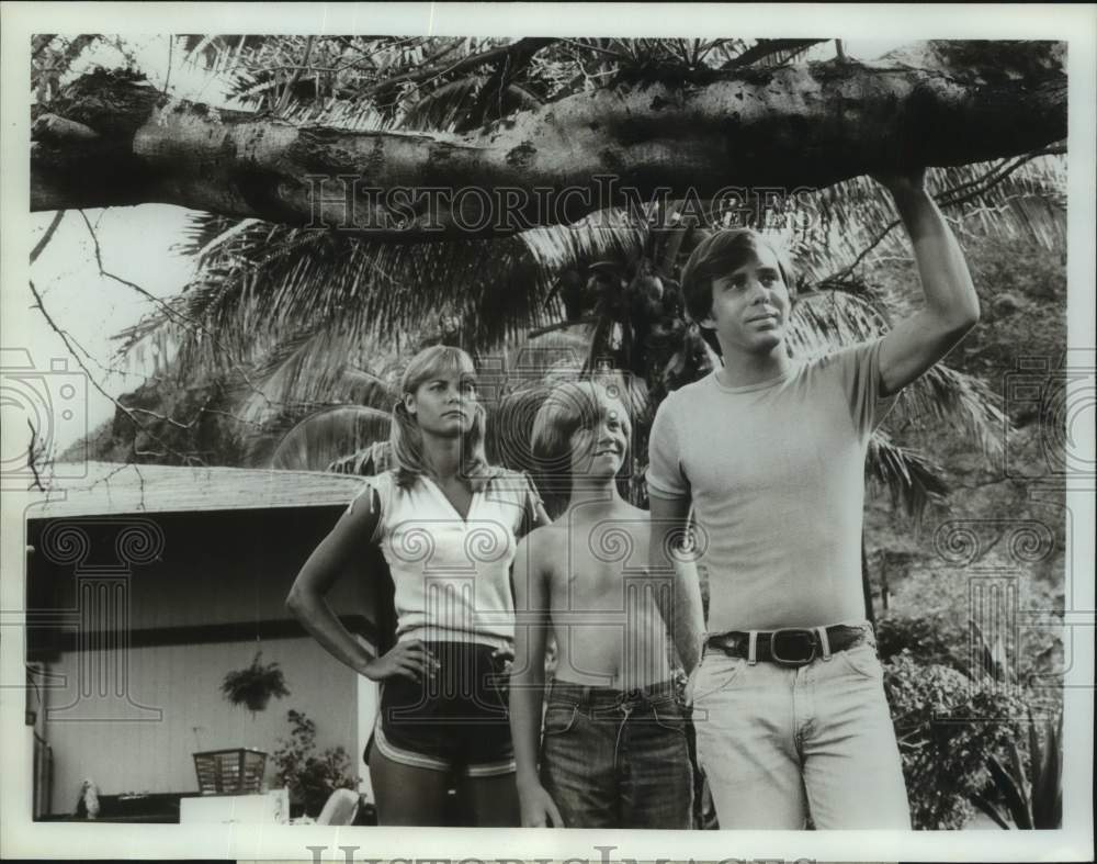 1978 Press Photo Actor Lori Walsh with co-stars in "The Wonderland Cove" on ABC - Historic Images