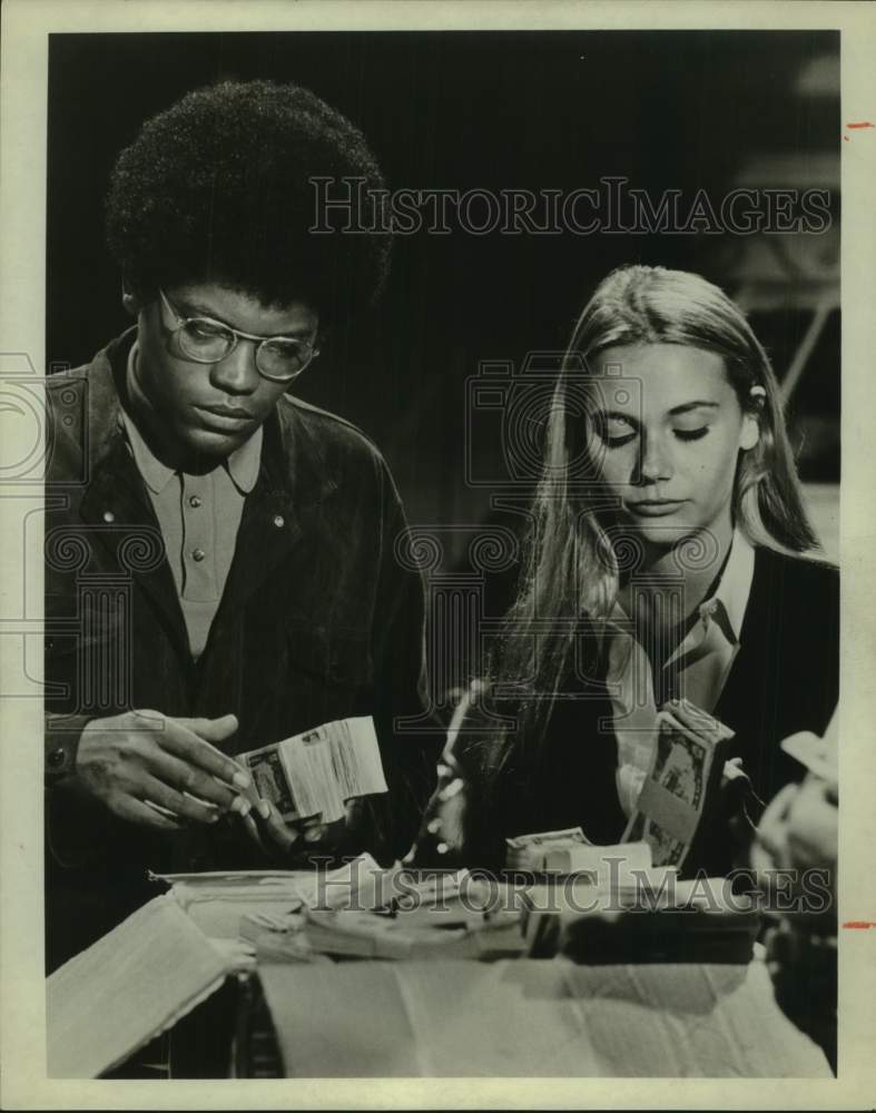 1968 Press Photo Actors Clarence Williams III and Peggy Lipton in scene - Historic Images