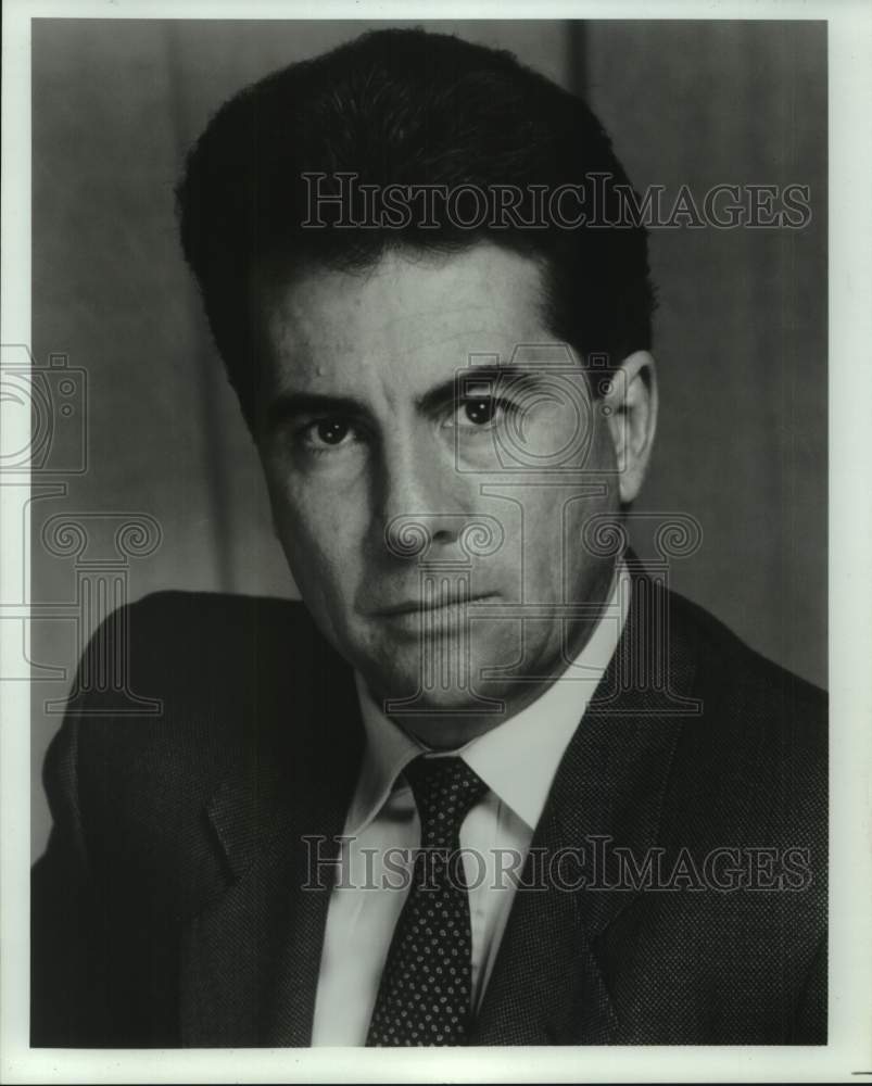 Press Photo John Walsh, Host of "America's Most Wanted" on Fox Television - Historic Images