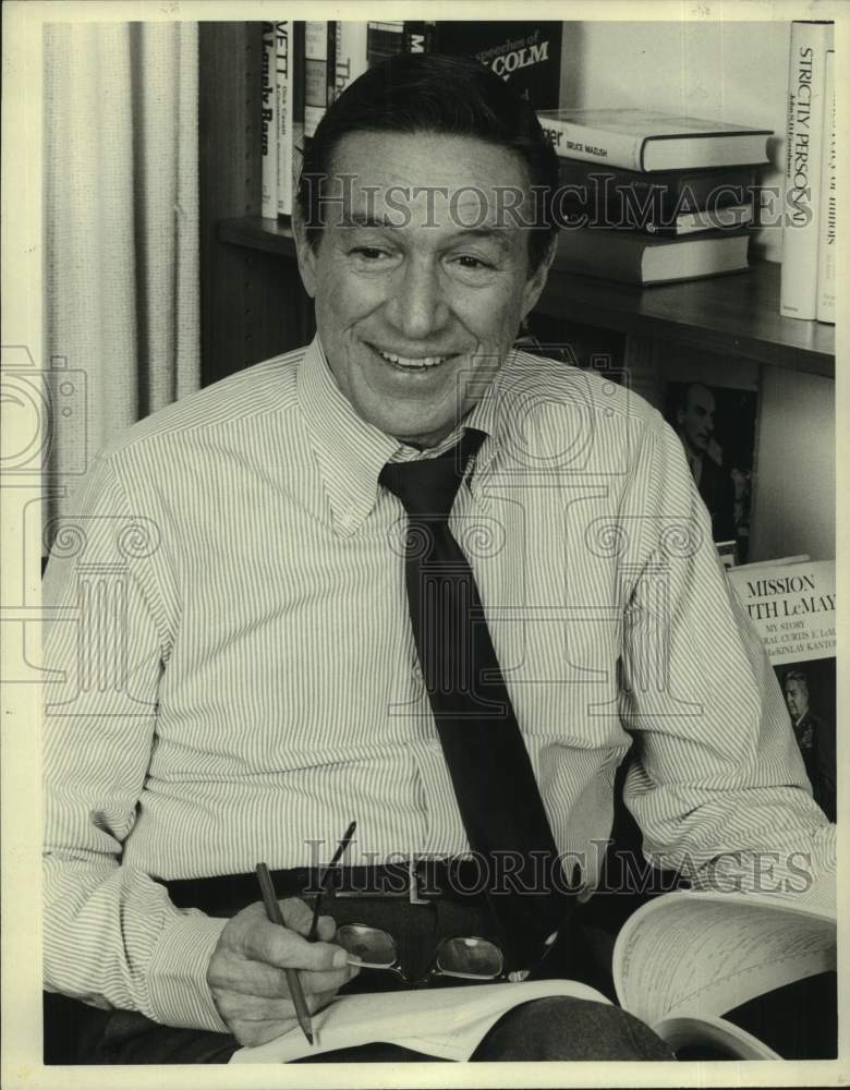 Press Photo Mike Wallace, American journalist, media personality and actor. - Historic Images