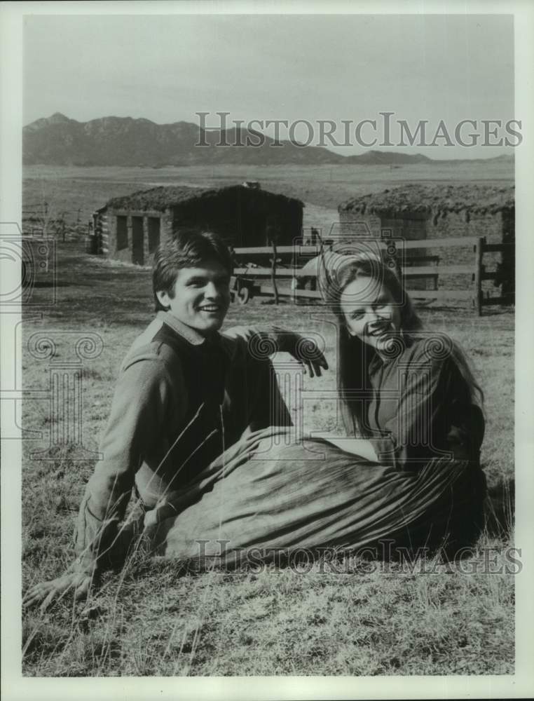 Press Photo Actress Linda Purl with Actor in scene - Historic Images