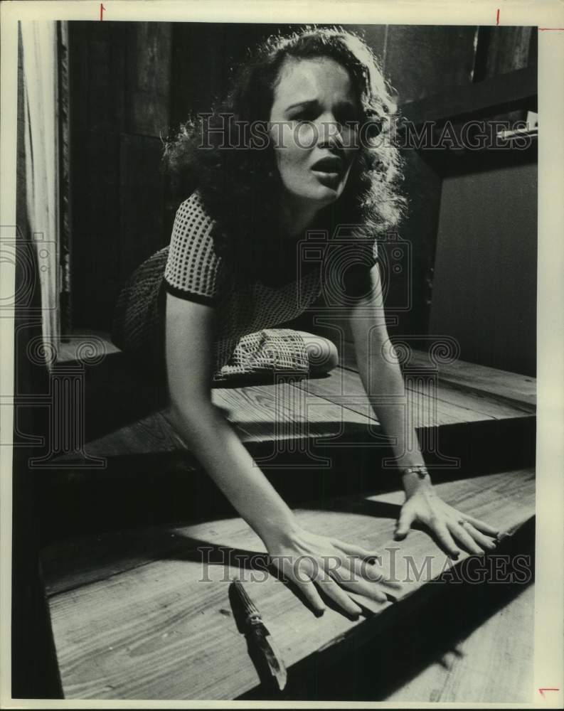 1973 Press Photo Actress in Alone and In Danger Scene - Historic Images