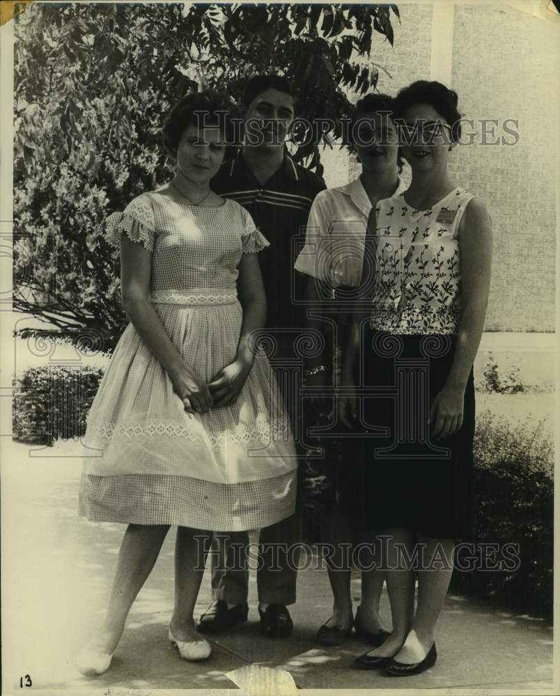 Press Photo Bass Player Violet Veale with San Antonio Musical Group Members - Historic Images