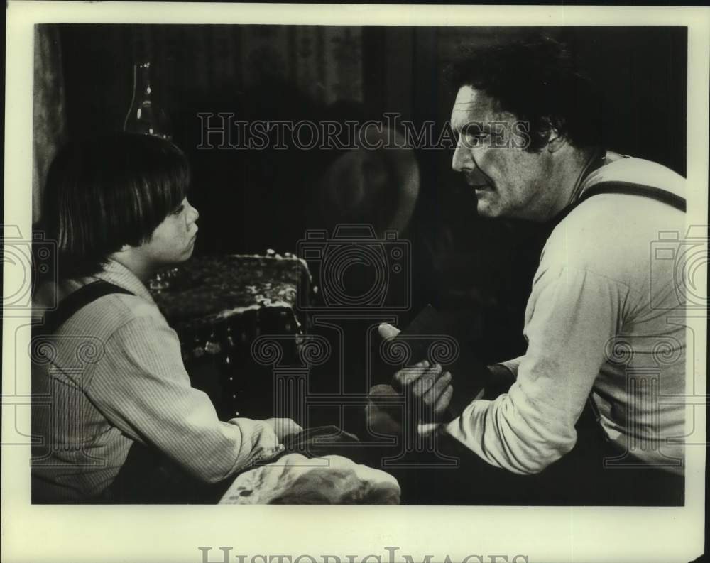 Press Photo Actor John Vernon with young boy - Historic Images