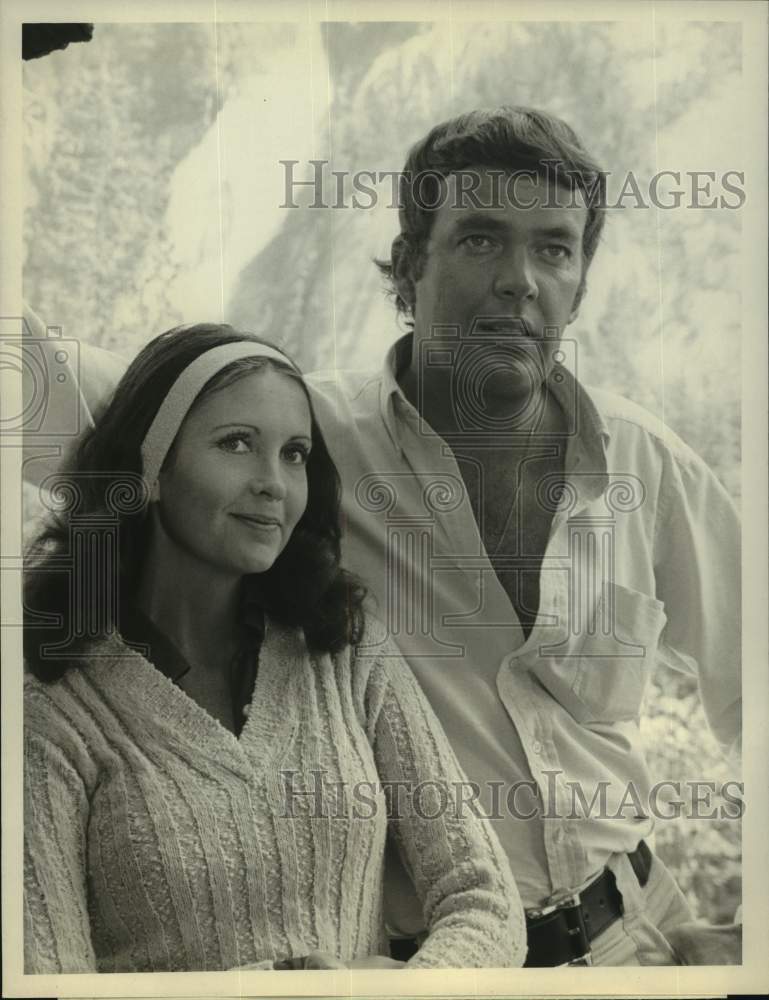 1971 Press Photo Actors Anjanette Comer &amp; Jim Hutton in Movie &quot;The Deadly Hunt&quot; - Historic Images