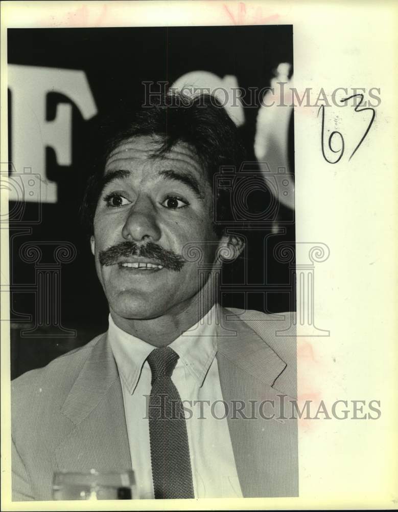 1984 Press Photo Geraldo Rivera, ABC News Correspondent, at Hispanic Conference. - Historic Images