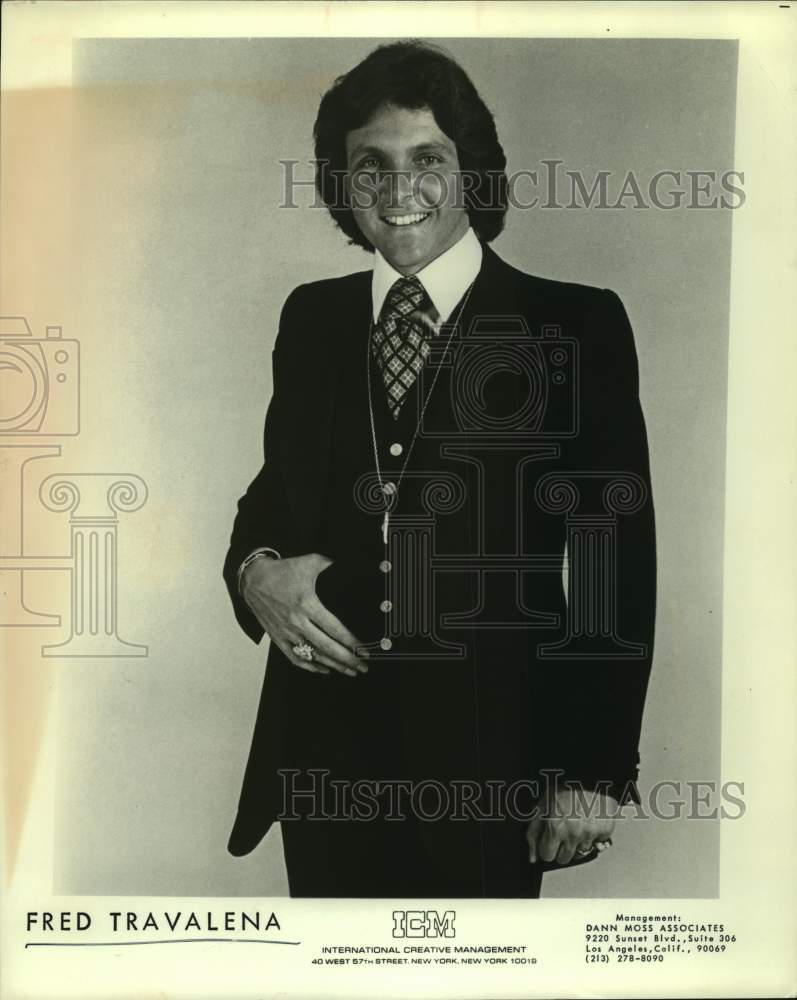 Press Photo Comedian Fred Travalena in Suit - Historic Images