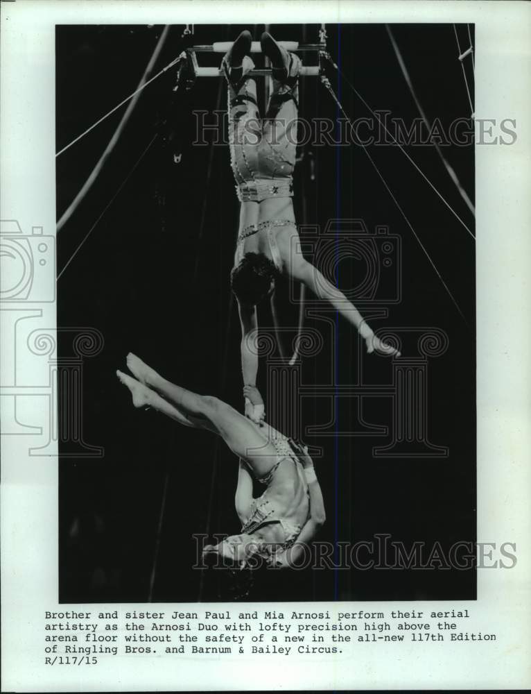 1988 Press Photo The Arnosi Duo with Ringling Bros. and Barnum & Bailey Circus. - Historic Images