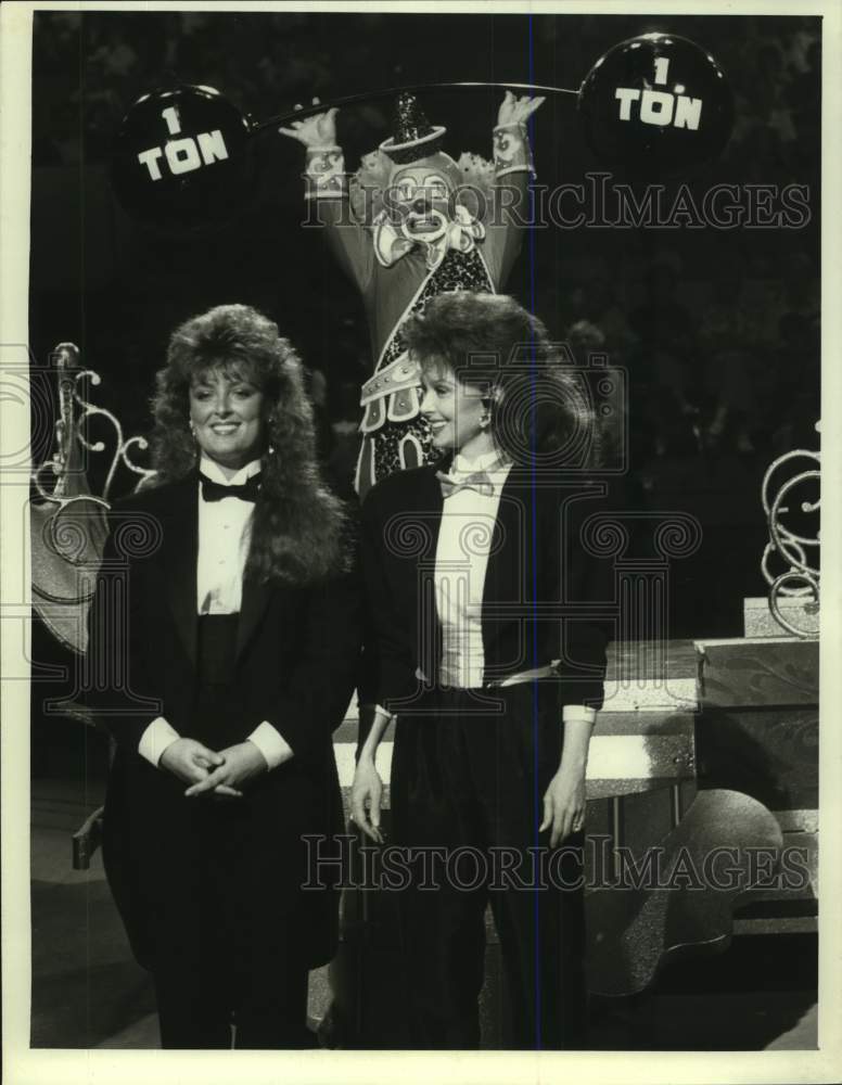 Press Photo Naomi and Wynonna Judd host Ringling Bros. & Barnum & Bailey Circus - Historic Images