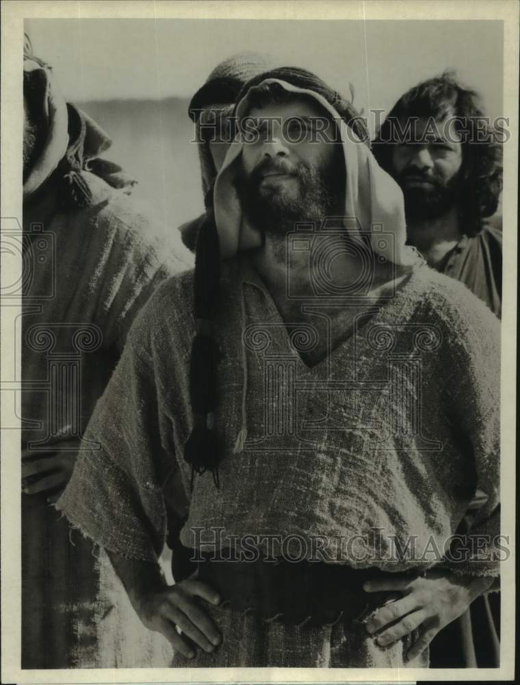 1981 Press Photo Richard Pierson in a scene from Masada, on ABC Television. - Historic Images