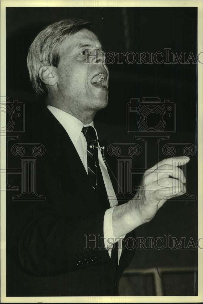 1980 Press Photo Journalist George Plimpton - Historic Images