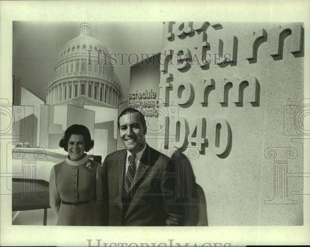 1970 Press Photo Louis Rukeyser on &quot;Save On Your Taxes with Sylvia Porter&quot; - Historic Images