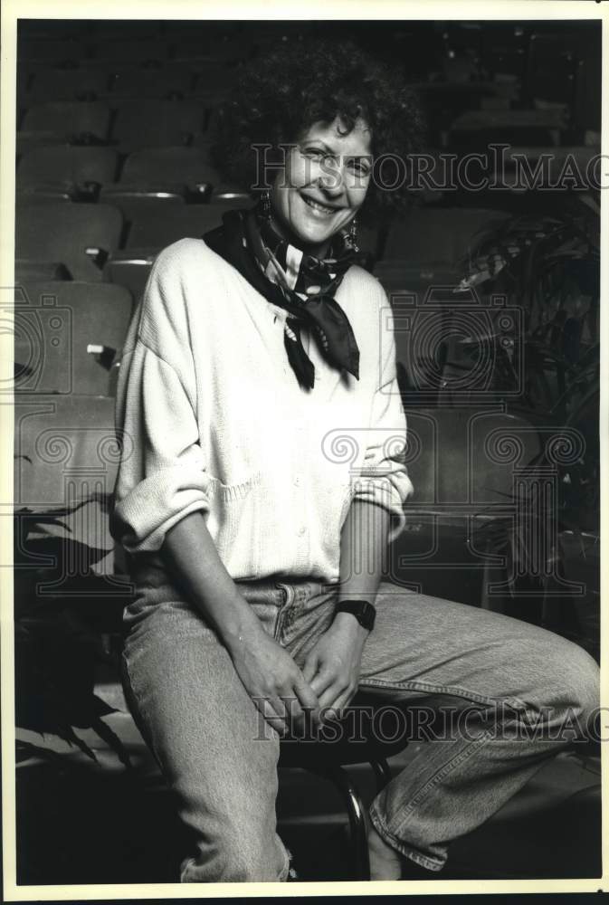 1990 Press Photo Playwright Timberlake Wertenbaker in rehearsal in Connecticut - Historic Images