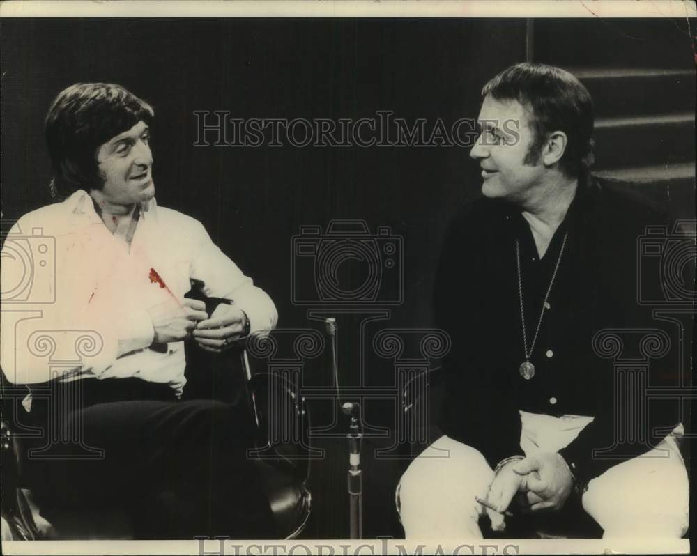 1973 Press Photo Two Men Seated on Stage Talk - Historic Images