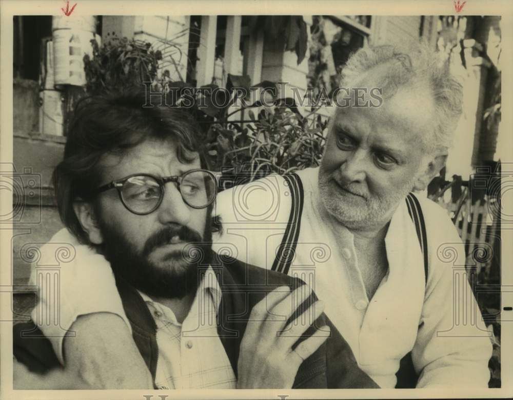 1978 Press Photo Man Wraps Arm Around Musician Ringo Starr - Historic Images