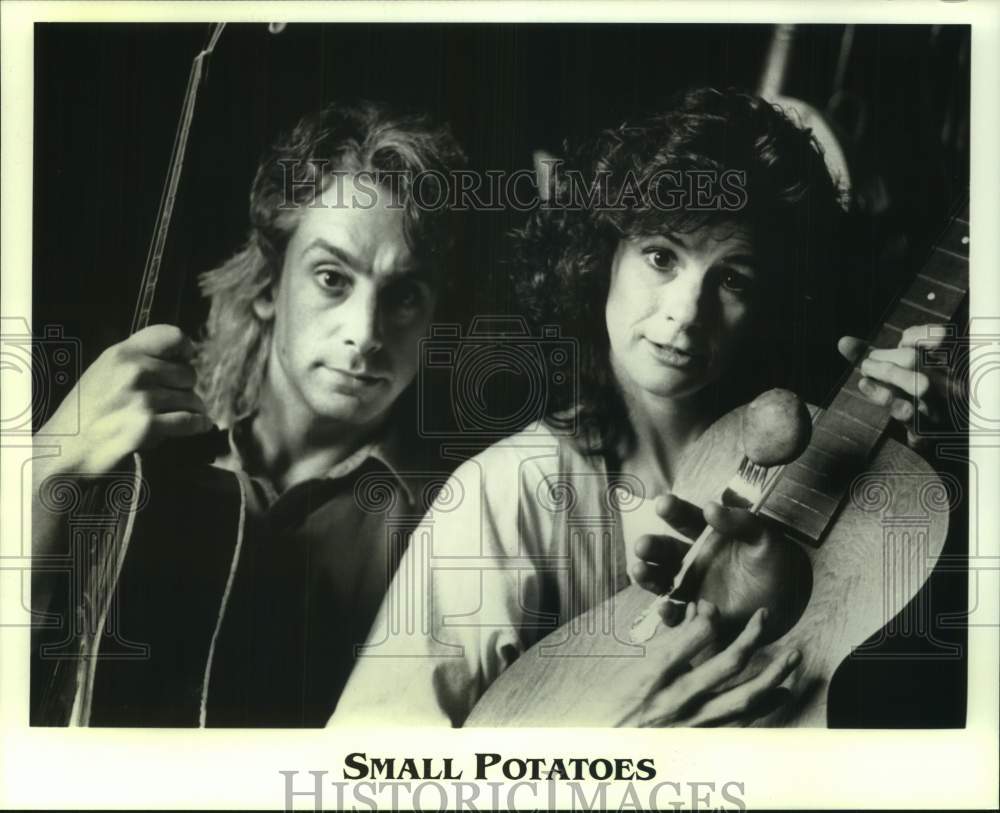 Press Photo Jacquie Manning and Rich Prezioso of Small Potatoes, folk duo. - Historic Images