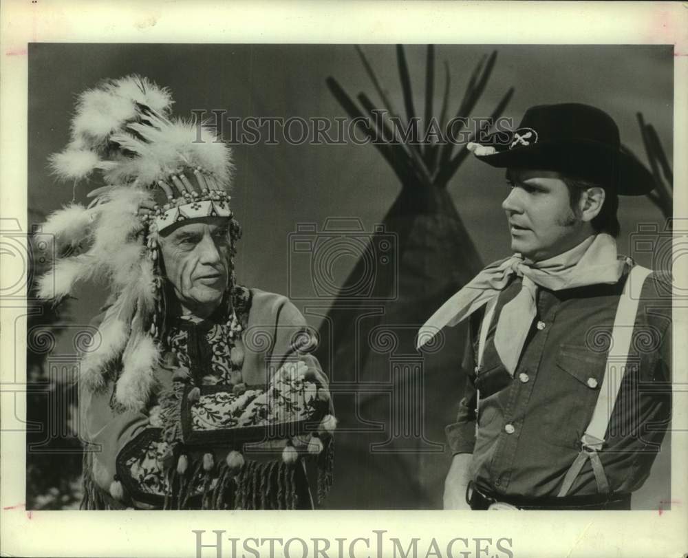 1972 Press Photo Actors in a scene dressed as a cowboy and Indian. - Historic Images