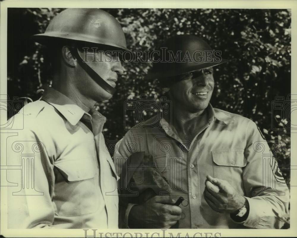 Press Photo Two actors in a scene from a war movie. - Historic Images