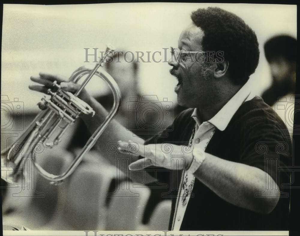 Press Photo A trumpet player during rehearsals. - Historic Images