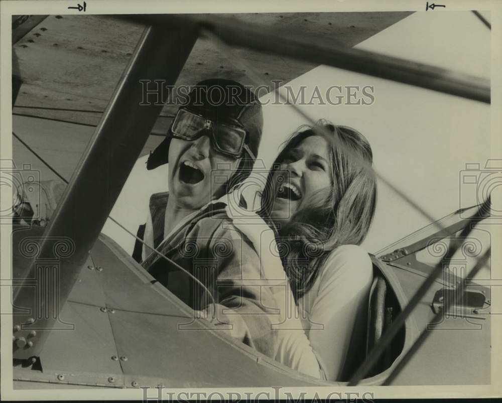 Press Photo Richard Thomas and Lee Purcell on The Waltons. - Historic Images