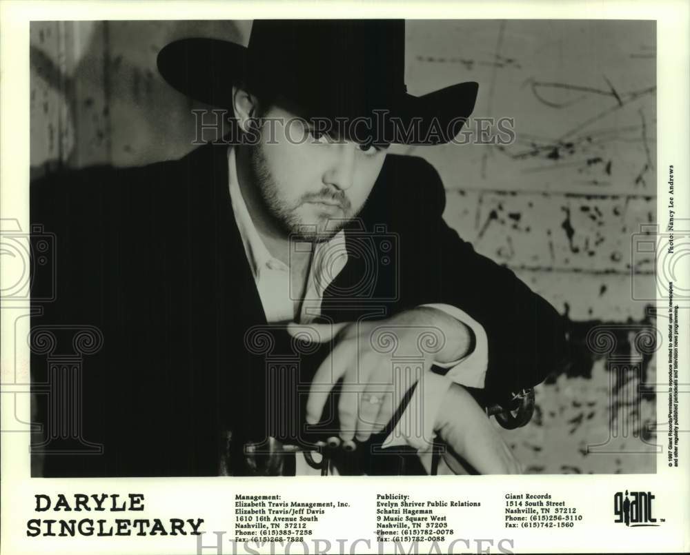 1997 Press Photo Daryle Singletary, country singer and guitarist. - Historic Images