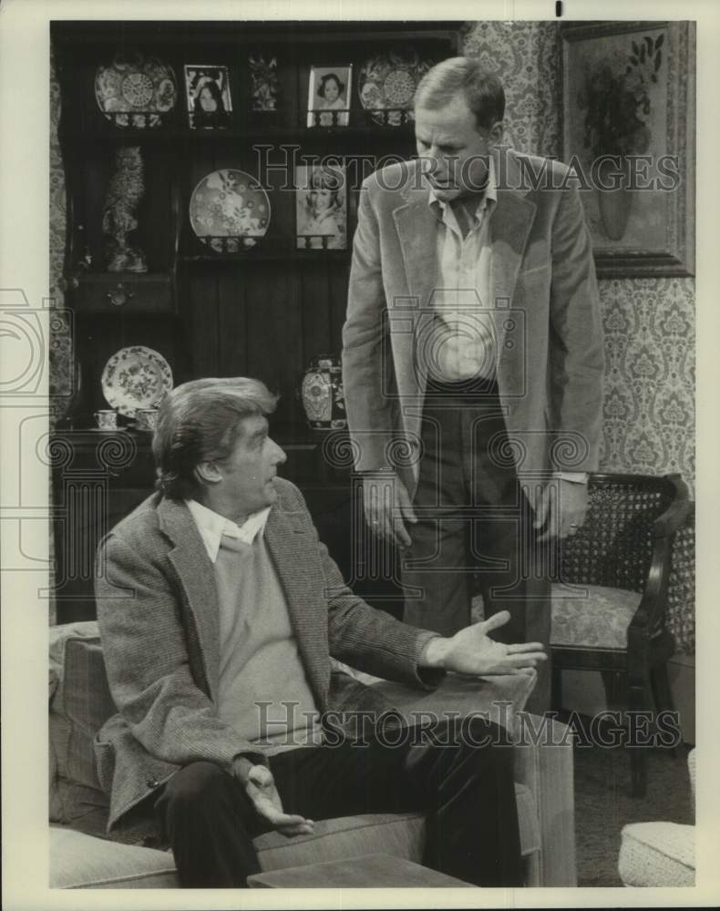 Press Photo Actor McLean Stevenson Performs Scene With Man on Couch - sap49474 - Historic Images