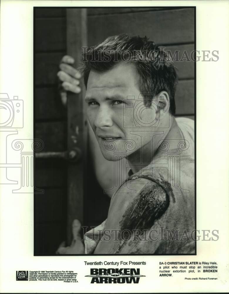 1996 Press Photo Christian Slater in a scene from Broken Arrow. - Historic Images