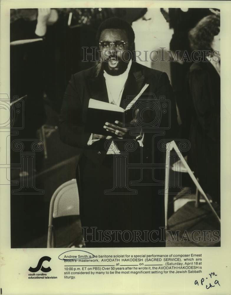 Press Photo Opera Singer Andrew Smith Performs &quot;Avodath Hakodesh&quot; - Historic Images