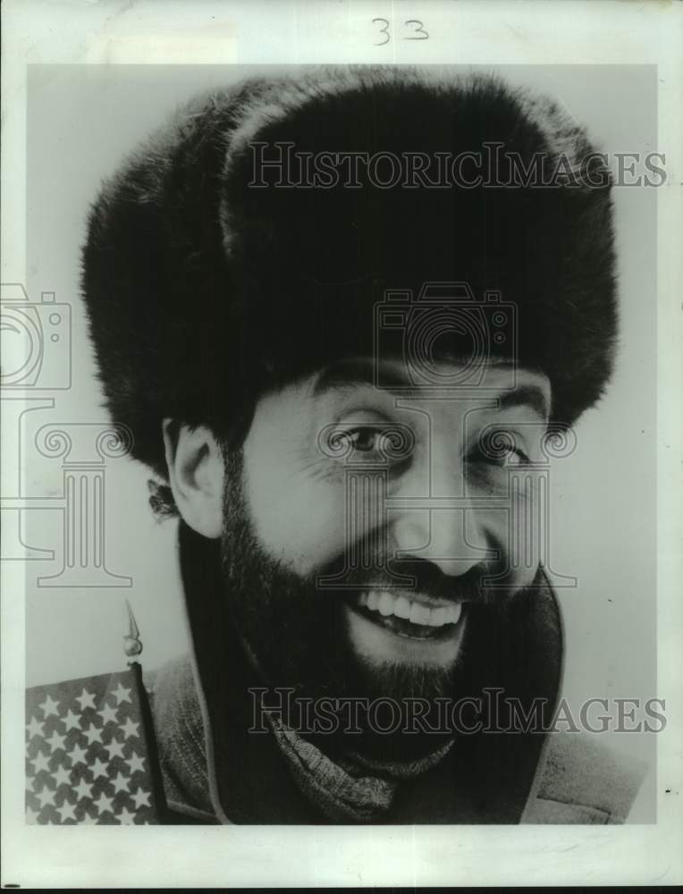 1987 Press Photo Comic Yakov Smirnoff in Fur Hat - Historic Images