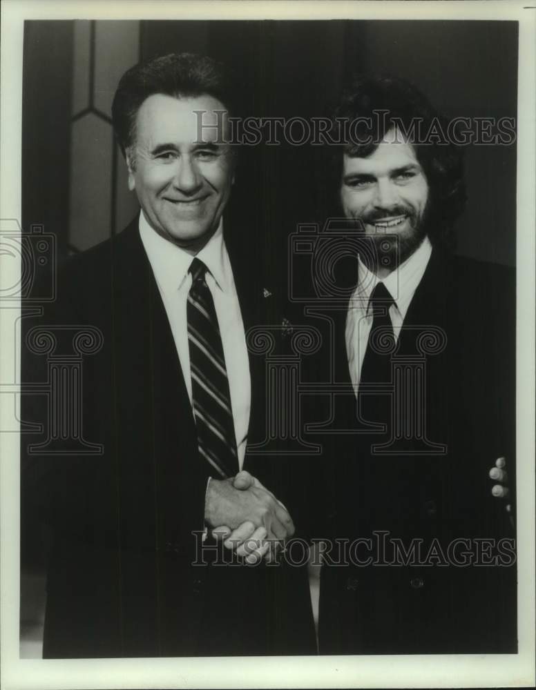 Press Photo Musician B.J. Thomas Shakes Hands With Man - Historic Images