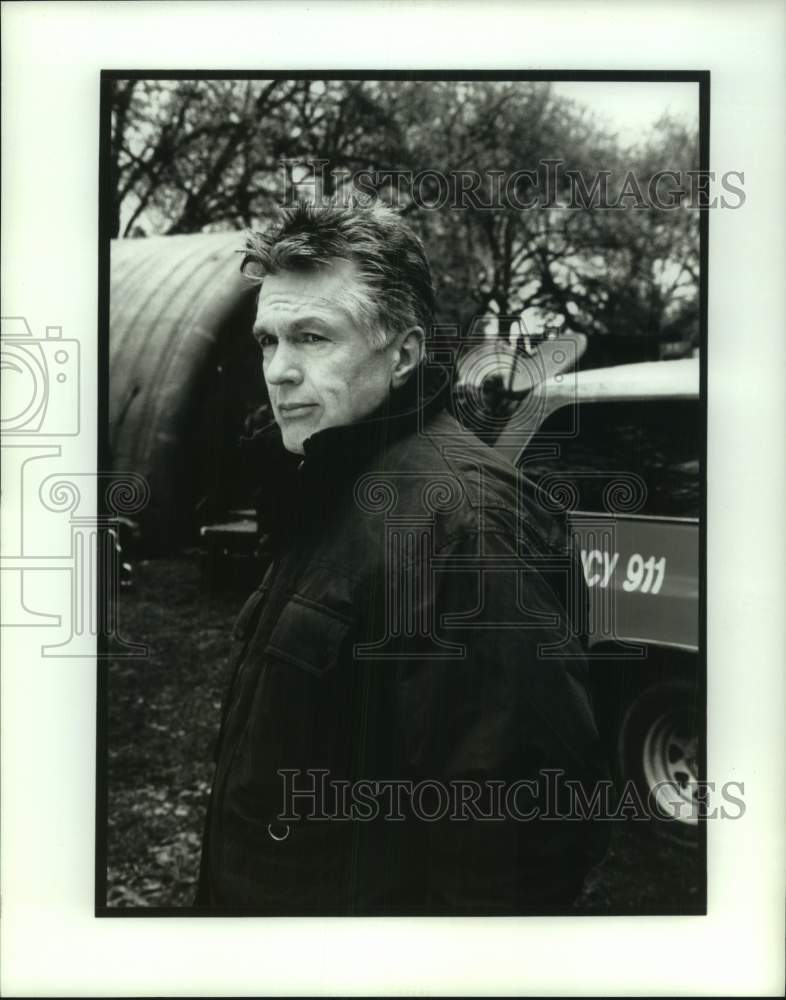 Press Photo Tom Skerritt in a scene in a movie or television show. - Historic Images