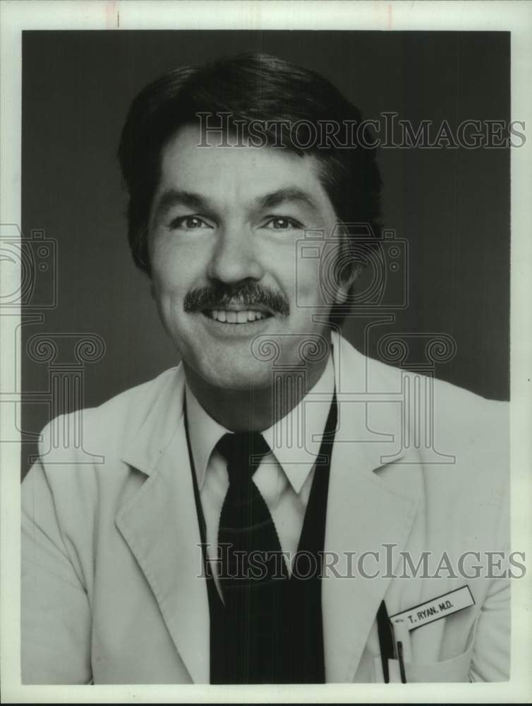1983 Press Photo Tom Skerritt stars on Ryan's Four, television show. - Historic Images
