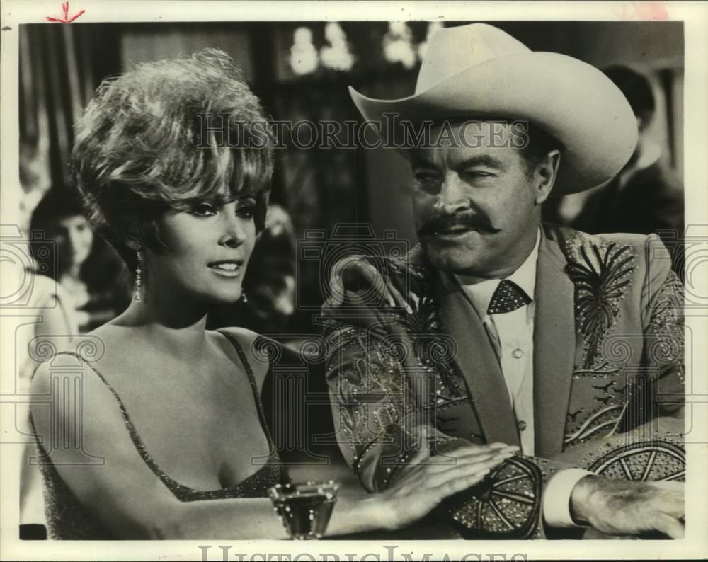 Press Photo Jill St. John and Bob Hope in Eight on the Lam. - Historic Images