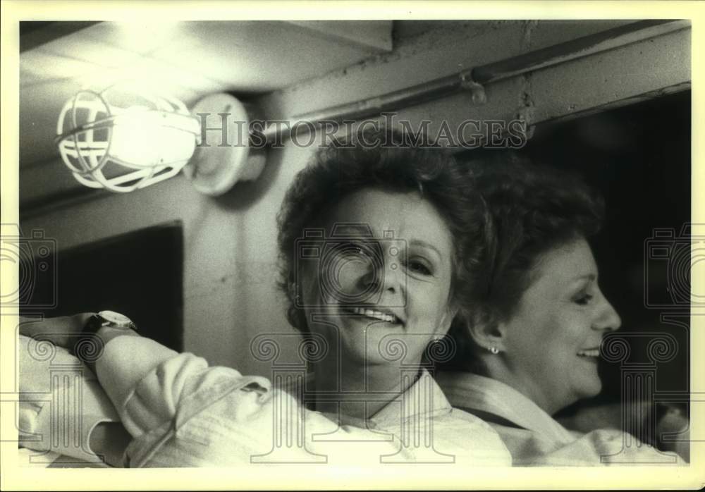 Press Photo An actress in a scene from a television show or movie. - Historic Images