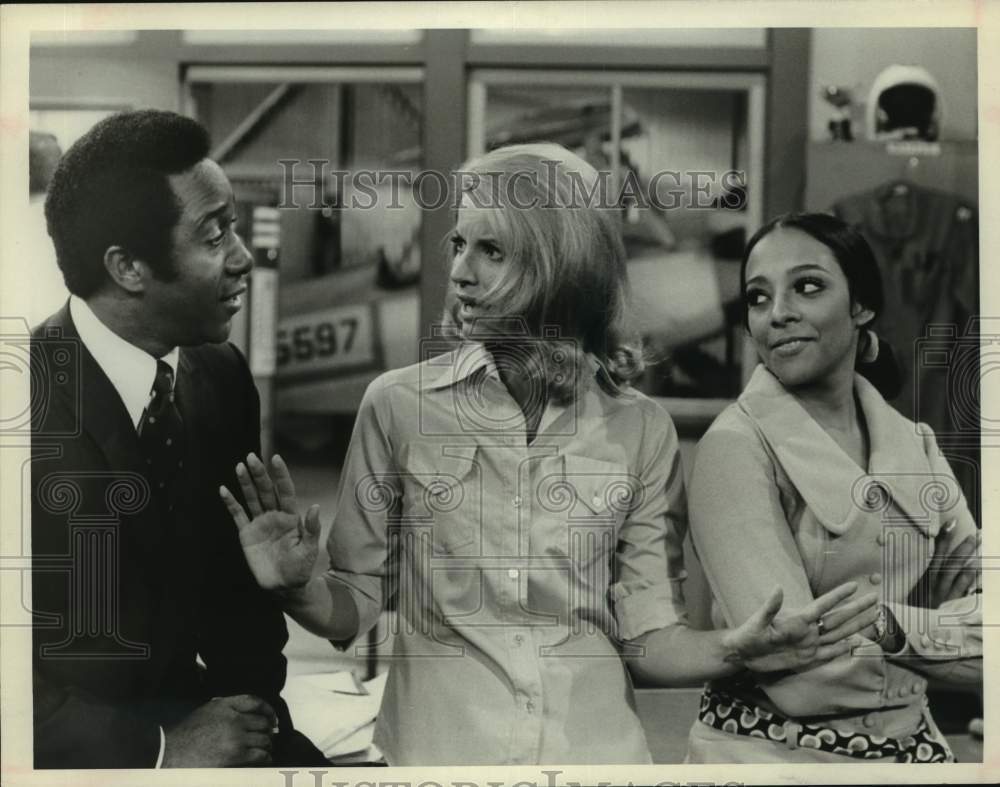 Press Photo Actors Robert Doqui, Julie Sommars & Janee Michelle - Historic Images