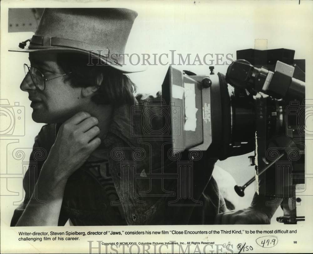 1977 Press Photo Director Steven Spielberg, "Close Encounters of the Third Kind" - Historic Images