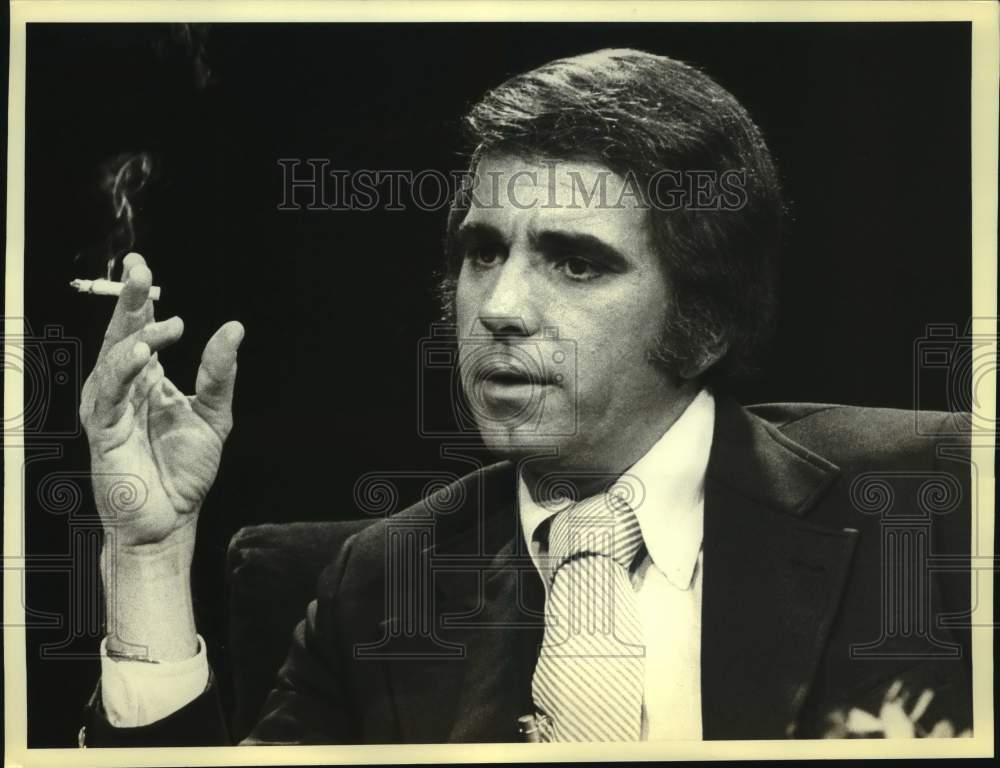 1979 Press Photo "Tomorrow" TV Show Host Tom Snyder Smokes Cigarette at Taping - Historic Images