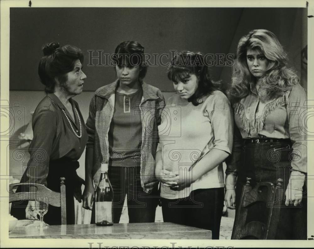 1981 Press Photo NBC TV Show "The Facts of Life" Cast Perform Scene - Historic Images