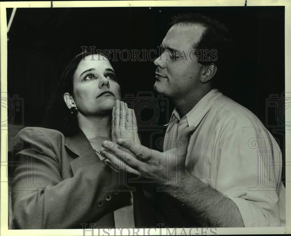 1988 Press Photo Lisa Vance and Brian Cross of San Antonio Little Theater. - Historic Images