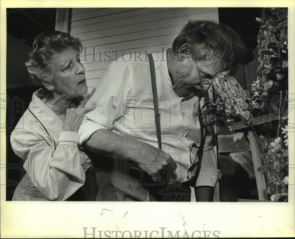 1985 Press Photo Alice Finney and Ron Spana of San Antonio Little Theater. - Historic Images