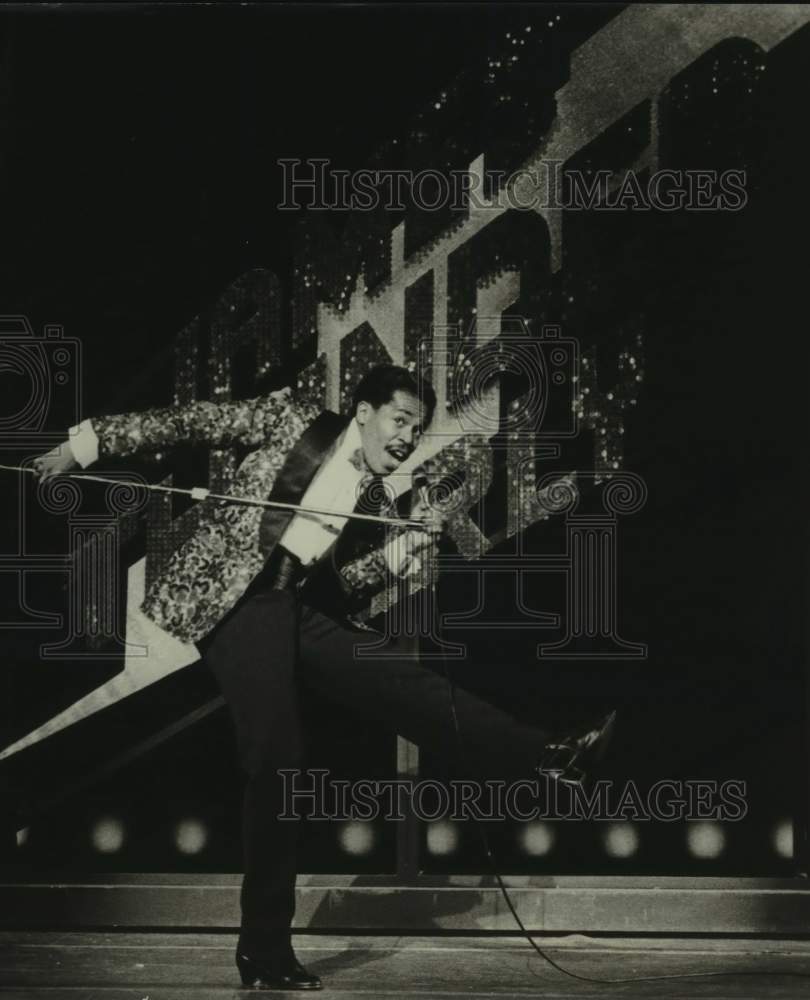 Press Photo A man performing a song and dance on stage. - Historic Images