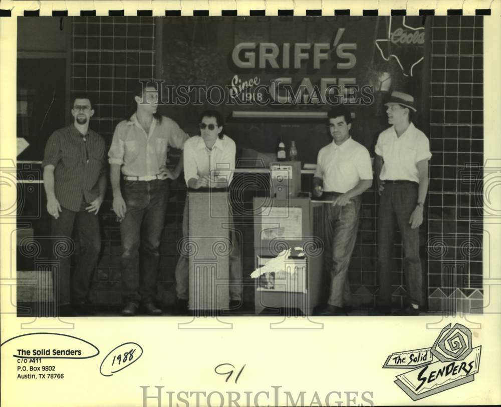 1988 Press Photo Austin Music Group The Solid Senders Pose in Front of Cafe - Historic Images