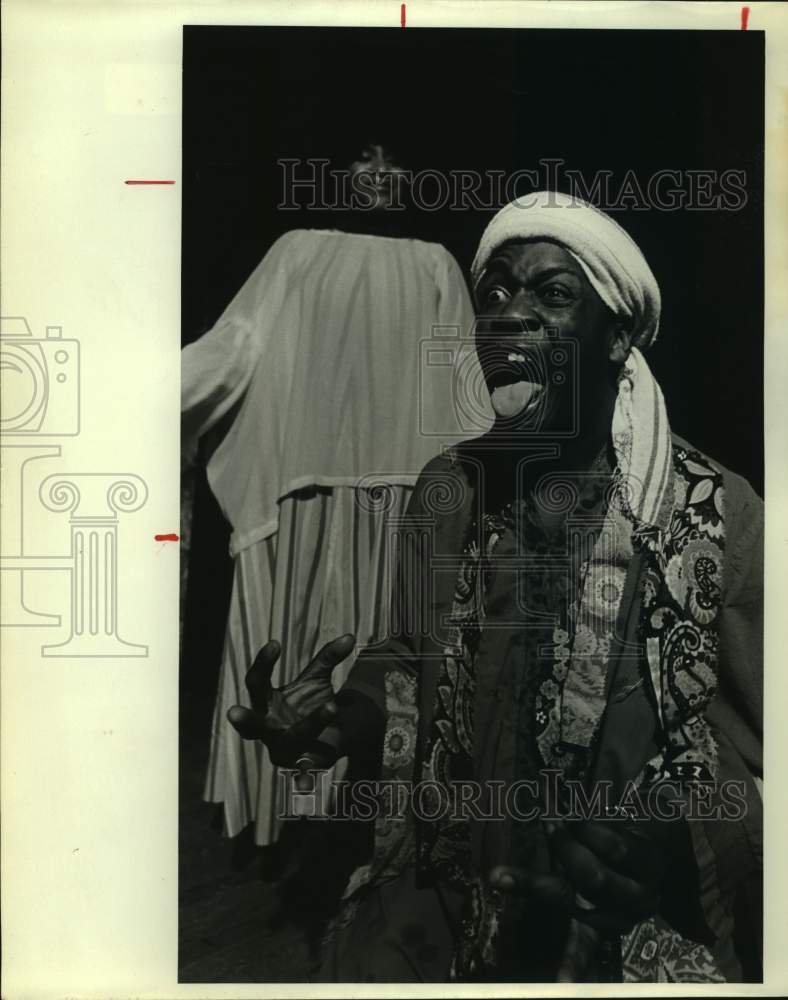 Press Photo Maddox and Curry in New Moon. - Historic Images