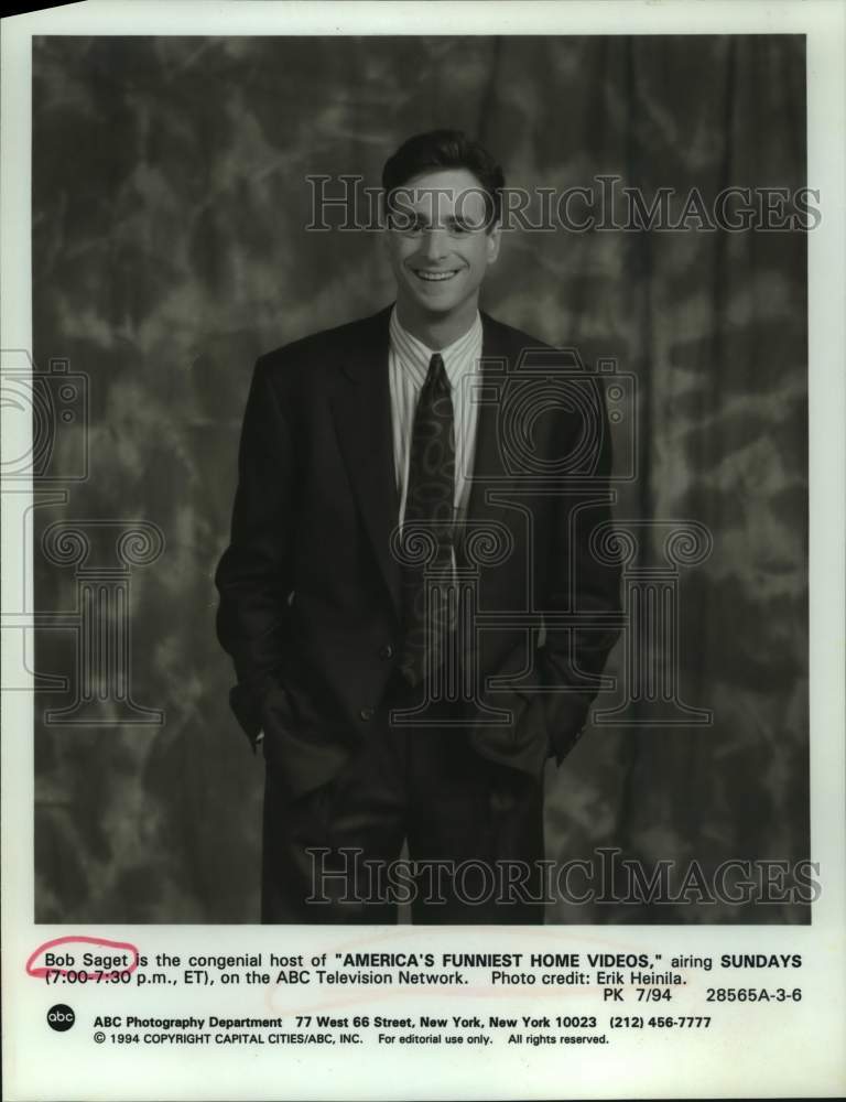 1994 Press Photo Bob Saget hosts America's Funniest Home Videos, on ABC. - Historic Images